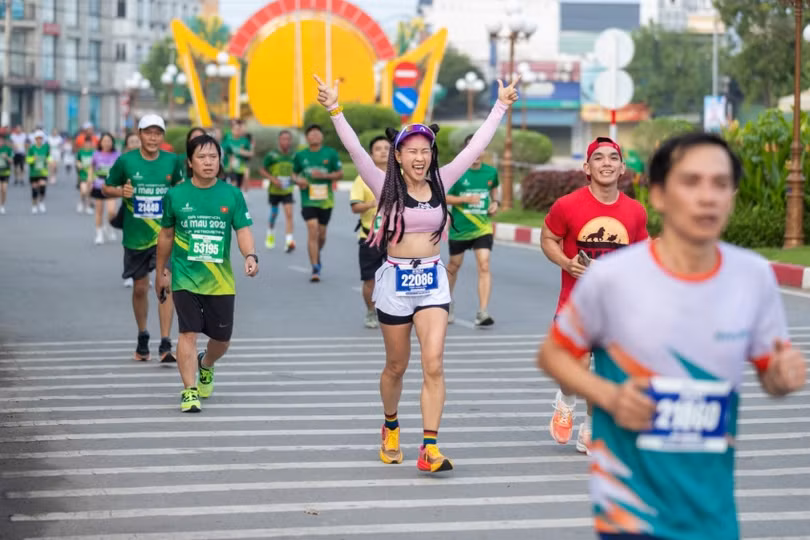 Các cự ly 42km, 21km, 10km, 5km và 2km cho trẻ em thu hút đông đảo vận động viên chuyên nghiệp, phong trào và cả nhiều runner quốc tế.