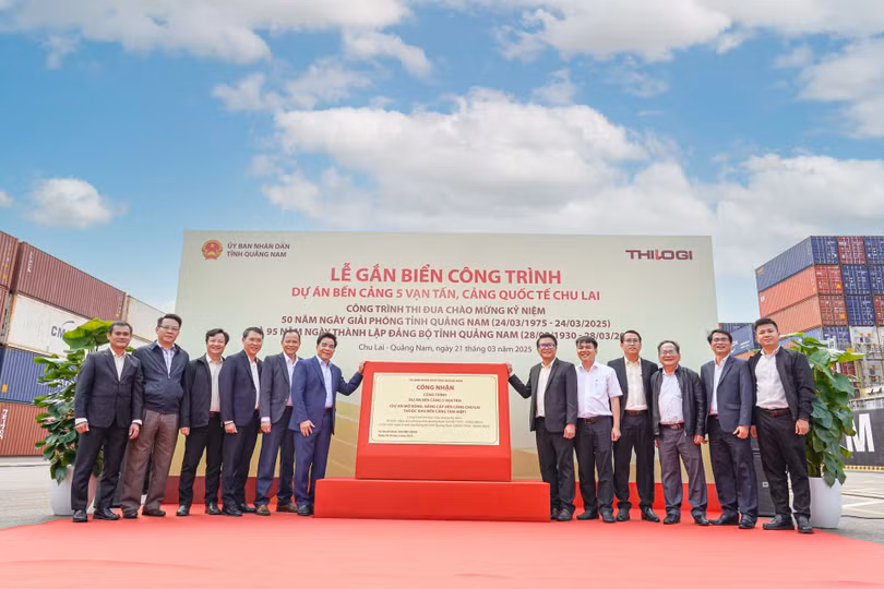 Công trình Bến cảng 5 vạn tấn - Công trình thi đua chào mừng kỷ niệm 50 năm Ngày Giải phóng tỉnh Quảng Nam