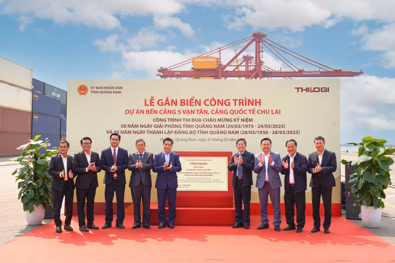 Lễ gắn biển công nhận công trình Bến cảng 5 vạn tấn tại cảng quốc tế Chu Lai, Quảng Nam