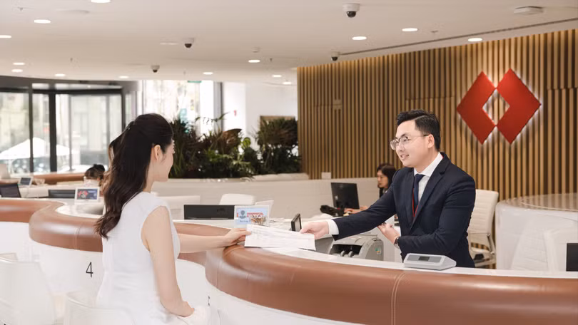 Thấy gì từ chiến lược đa dạng hóa nguồn thu của Techcombank?