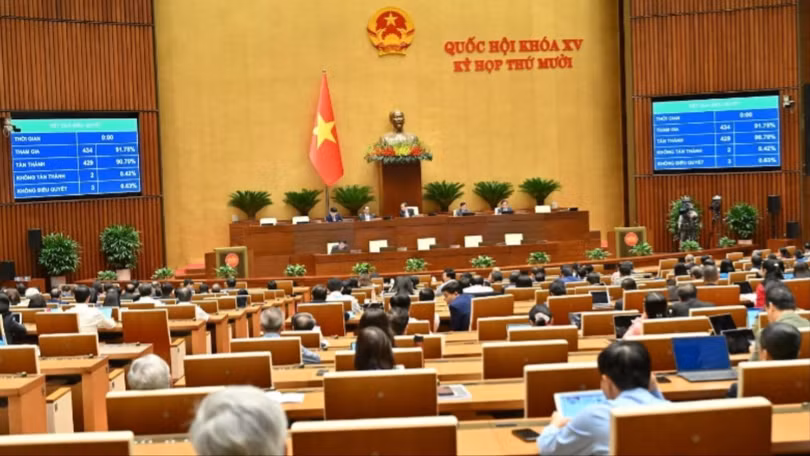 Kỳ họp thứ 10 Quốc hội Khóa XV thông qua Luật AI, đưa Việt Nam trở thành một trong số ít quốc gia sở hữu khung pháp lý toàn diện về AI. 