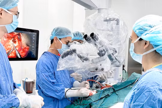 BV Việt Đức cơ sở Ninh Bình kích hoạt báo động đỏ, cứu bệnh nhân ngay đêm trực đầu tiên