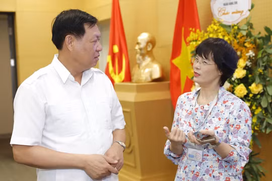 Làm báo giữa tâm dịch: Những đêm trắng bên ranh giới sinh tử 