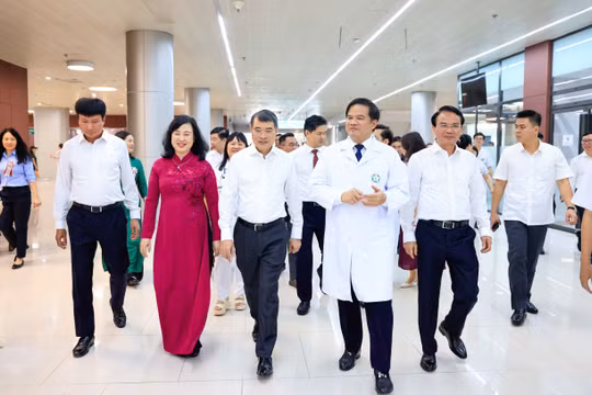 Thủ tướng Lê Minh Hưng thăm Bệnh viện Bạch Mai cơ sở Ninh Bình