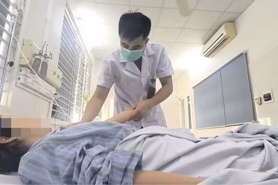 Nhiều người nhập viện do sốt xuất huyết, bác sĩ cảnh báo sai lầm thường gặp