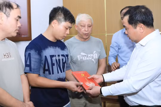 Hà Nội hỗ trợ khẩn 382 triệu đồng cho nạn nhân vụ cháy ở Tây Hồ