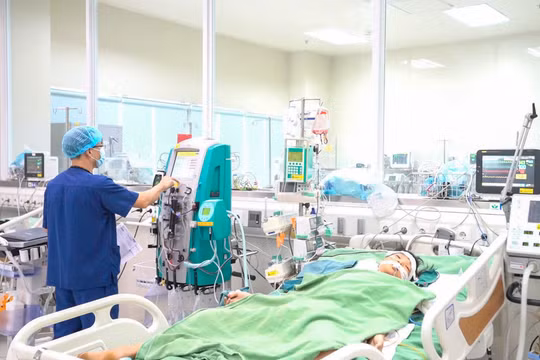 20 trẻ đuối nước nhập Bệnh viện Nhi Trung ương: Đừng chủ quan khi cho con học bơi