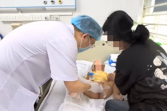 Bé 13 tháng tuổi sưng bìu, bỗng phát hiện ung thư phải cắt tinh hoàn