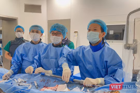 Động mạch chủ phình như quả bóng trong ngực người đàn ông