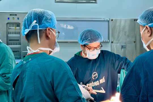 Khối u gan phình gấp 10 lần sau vài tháng do dùng thuốc nam truyền miệng