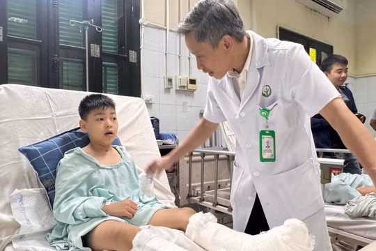 Phẫu thuật kéo dài gân gót qua da, trao cơ hội đi lại cho bé trai 10 tuổi