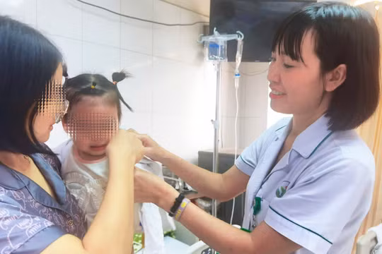 Bé 22 tháng tuổi bị chó cắn nát mặt