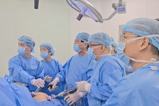 Ca mổ đặc biệt của GS Trần Bình Giang tại BV Việt Đức cơ sở Ninh Bình