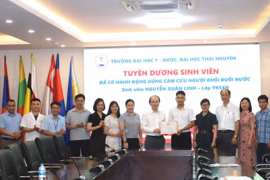 Tuyển dụng đặc cách nam sinh lao lên thác nước cứu bé trai đuối nước
