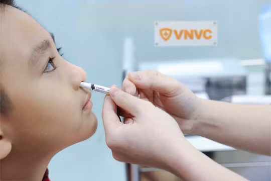 Lần đầu Việt Nam có vaccine cúm dạng xịt mũi
