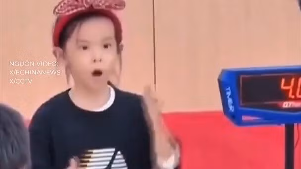 Cô bé Trung Quốc 6 tuổi phá kỷ lục Rubik, mẹ bật mí lợi ích bất ngờ