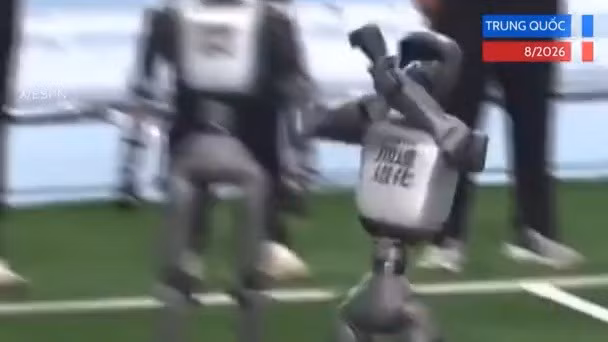 Robot ghi bàn, ăn mừng kiểu Ronaldo “Siu” 