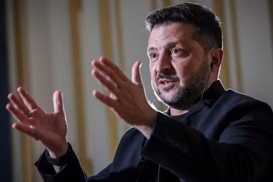 Tổng thống Ukraine Volodymyr Zelensky phát biểu trong cuộc phỏng vấn với Reuters, ngày 2/10. Ảnh: Reuters.