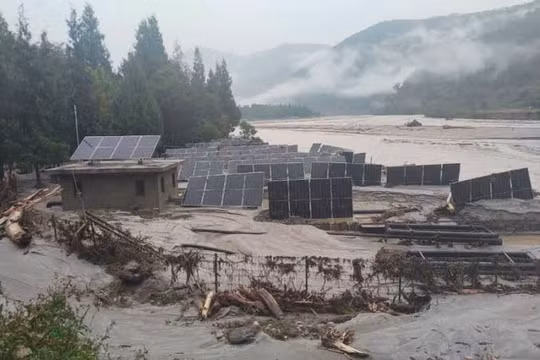 Vỡ hồ băng gây ra lũ quét kinh hoàng ở Bhutan