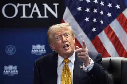 Tổng thống Mỹ Donald Trump phát biểu trong cuộc gặp với Tổng thống Ukraine Volodymyr Zelensky, tại Hội nghị thượng đỉnh NATO ở Ankara, Thổ Nhĩ Kỳ, ngày 8/7. Ảnh: Getty.