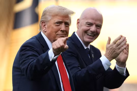 Tổng thống Mỹ Donald Trump đã thảo luận về tấm thẻ đỏ của tuyển Mỹ trong cuộc điện đàm với người Chủ tịch FIFA Gianni Infantino. Ảnh: Reuters.
