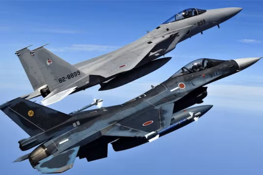 Máy bay chiến đấu F-15J và F-2 của Không quân Phòng vệ Nhật Bản. Ảnh: MW.