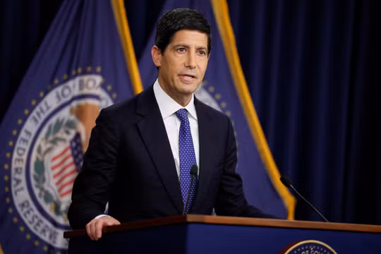 Chủ tịch Fed Kevin Warsh tổ chức họp báo sau cuộc họp kéo dài hai ngày của Ủy ban Thị trường Mở Liên bang (FOMC) tại trụ sở Fed ở Washington, D.C., Mỹ, ngày 16/9. Ảnh: Reuters.
