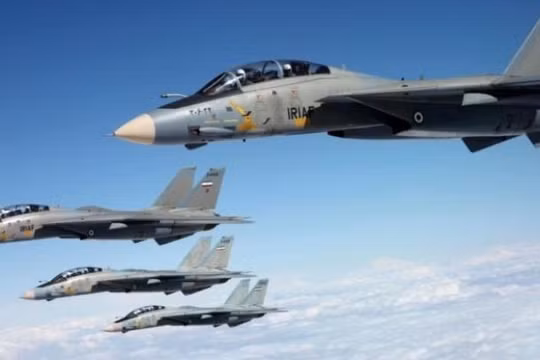 Máy bay chiến đấu F-14 của Không quân Iran. Ảnh: MW.