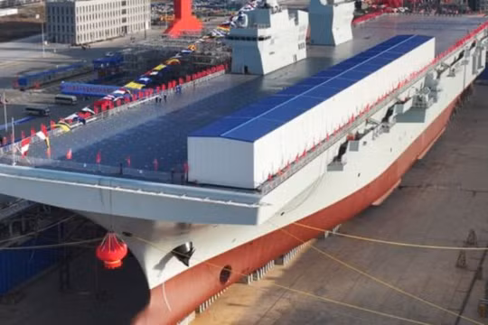 Tàu sân bay lớp Type 076 của Trung Quốc, có tên Tứ Xuyên. Ảnh: MW.