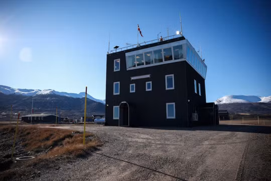 Toàn cảnh tiền đồn quân sự Mestersvig ở Mestersvig, Greenland, ngày 18/9. Ảnh: Reuters.
