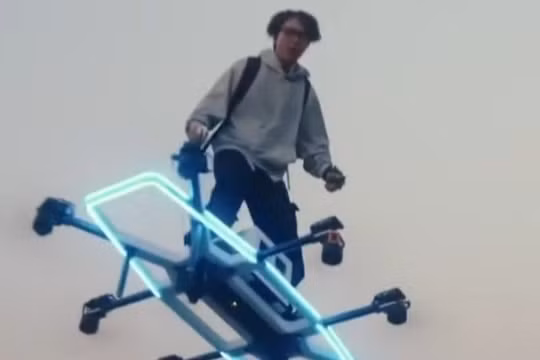 Gen Z chế tạo ván bay như trong phim Spider-Man