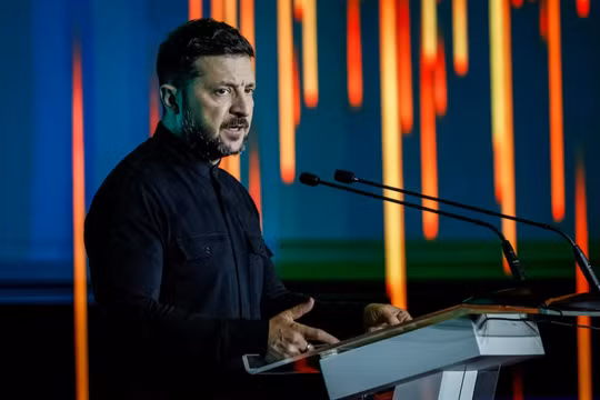 Tổng thống Ukraine Volodymyr Zelenskiy phát biểu tại một hội nghị về việc áp đặt thêm các biện pháp trừng phạt đối với Nga, tại Kiev, Ukraine, ngày 27/6/2025. Ảnh: Reuters.