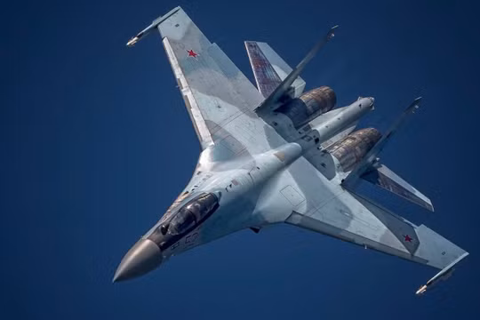 Máy bay chiến đấu giành ưu thế trên không Su-35. Ảnh: MW.