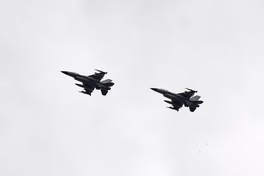 Máy bay chiến đấu F-16 do Mỹ sản xuất tại Ukraine vào ngày 4/8/2024. Ảnh: Getty.