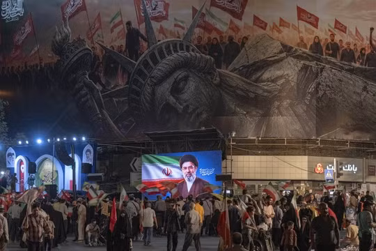 Một cuộc tuần hành ủng hộ chính phủ ở trung tâm Tehran, Iran, ngày 308. Ảnh: Getty.