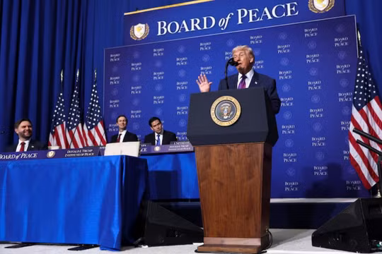 Tổng thống Mỹ Donald Trump phát biểu tại cuộc họp đầu tiên của Hội đồng Hòa bình tại Viện Hòa bình Mỹ ở Washington, D.C., Mỹ ngày 19/2. Ảnh: Reuters.
