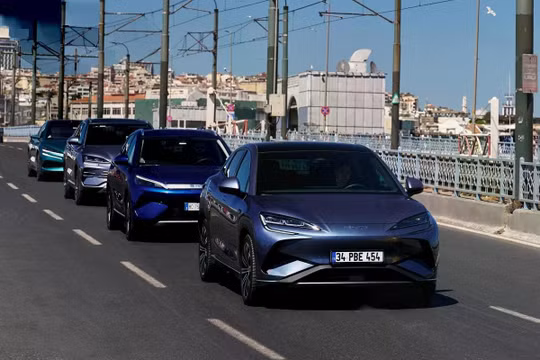 Đoàn xe BYD Denza Z9GT di chuyển từ Rome đến Hong Kong tại Istanbul vào ngày 23/6. Ảnh: SCMP.
