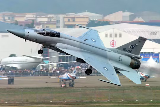 Việc Bangladesh mua thiết bị mô phỏng máy bay JF-17 Thunder báo hiệu “ý định nghiêm túc trong việc đưa vào sử dụng các máy bay chiến đấu hiện đại”, theo nhận định của một nhà quan sát. Ảnh: SCMP.