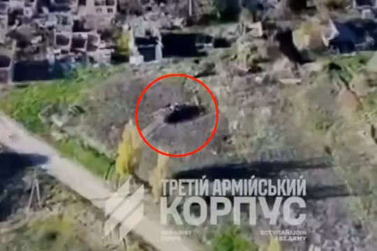 Một video được Quân đoàn 3 của Ukraine đăng tải trên X cho thấy những chiếc xe được cải tạo lăn bánh và phát nổ vào ngày 29/9. Ảnh: X.