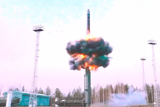 Tên lửa đạn đạo liên lục địa RS-24 Yars của Nga. Ảnh: MW.