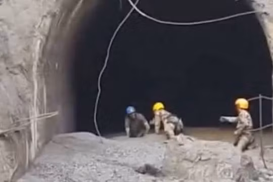 Quân đội Nepal tìm kiếm hơn 900 công nhân bị mắc kẹt trong hầm thủy điện