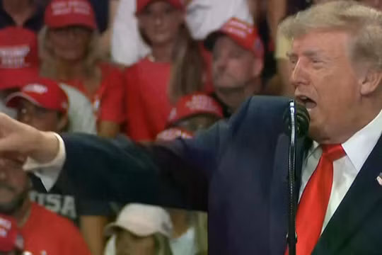 Ông Trump kêu gọi cử tri đưa ứng viên Dân chủ "trở về nơi xuất thân"