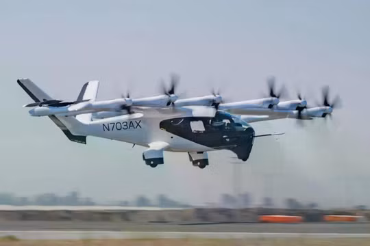Máy bay hoàn toàn chạy bằng điện có tên Midnight của Archer Aviation. Ảnh: IE.