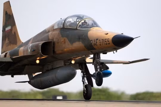 Máy bay chiến đấu F-5 của Không quân Iran. Ảnh: MW.