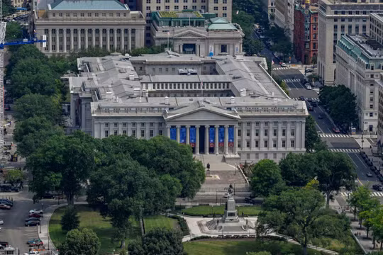 Tòa nhà Bộ Tài chính Mỹ tại Washington, D.C., trong bức ảnh chụp ngày 11/7. Ảnh: Reuters.