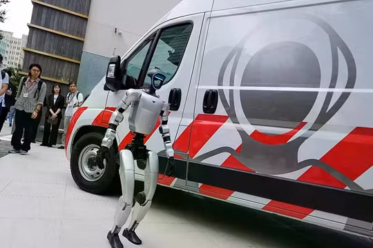 Hình ảnh chiếc "xe cứu thương robot" vừa được ra mắt. Ảnh: IE.