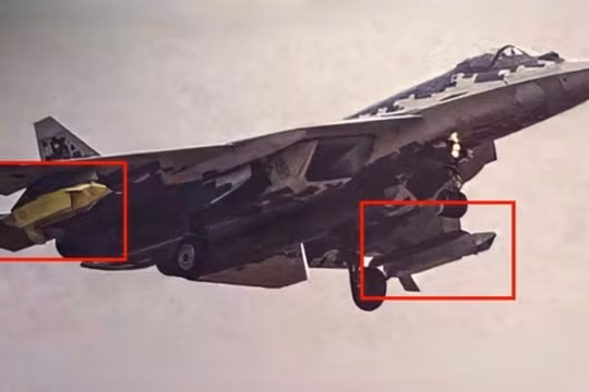 Máy bay Su-57 được trang bị tên lửa hành trình S-71. Ảnh: MW.