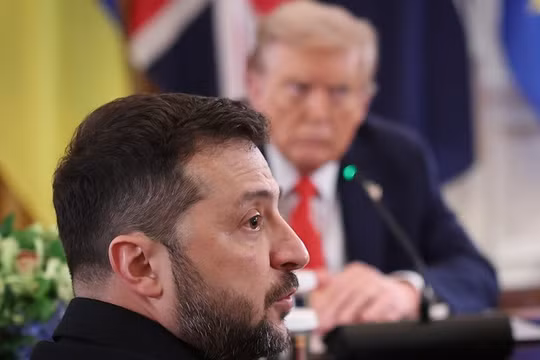 Tổng thống Ukraine Volodymyr Zelensky trong cuộc gặp với Tổng thống Mỹ Donald Trump tại Nhà Trắng, Washington, DC, ngày 18/8/2025. Ảnh: Getty.