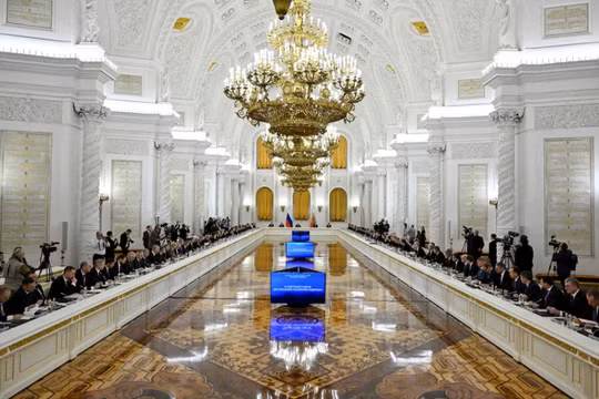 Tổng thống Nga Vladimir Putin chủ trì cuộc họp Hội đồng Nhà nước tại Điện Kremlin ở Moscow, Nga, ngày 25/12. Ảnh: Reuters.