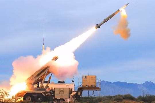 Phương tiện phóng tên lửa đất đối không từ hệ thống phòng không tầm xa MIM-104 Patriot. Ảnh: MW.
